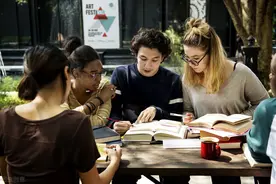 疫情对今年出国留学影响大吗？是不是应该放弃留学？图片