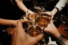 我老公喝酒，我知道了他的陈年旧事，也知道了他非常的爱我图片