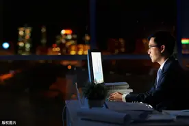 常常加班到深夜却没升职？不懂这条底层逻辑，等于无效加班图片