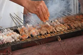 烧烤摊最容易作假的3种肉，利润高达200%，外行人很难辨别真假图片