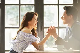 什么样的撩汉小动作 , 让男人久久不能平复？图片