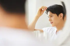 男子肚子痛小便黄，怀疑胰腺癌，剖开肚子后医生笑出了猪叫声……图片