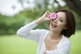 丈夫喜欢我闺蜜，我选择装糊涂，因为我不想离婚图片