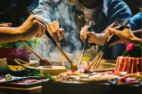 明星们纷纷不演戏，扎堆跑到成都开餐饮店，这是为何？图片