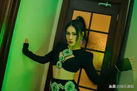 袁娅维风云榜造型来了，身穿宝石裙，身材曲线也太让人羡慕了图片