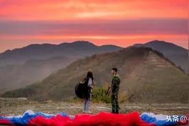 韩剧《爱的迫降》5-6集剧情介绍：李正赫为救尹世莉中枪昏迷图片