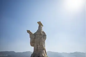 站在2242光年外看向地球，地球正处于秦始皇时期吗？图片