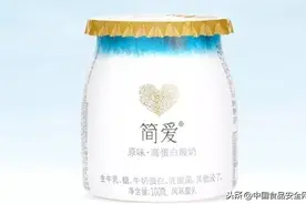 酸奶中惊现虫卵孵化成虫，简爱酸奶争议不断，质量安全或为主因图片