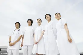用歌曲《白衣天使》致敬白衣天使，祝愿好人一生平安图片