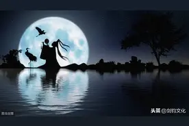 梦中月亮，仿佛淡淡的云，为遥远的情侣编着遥远的传说。图片