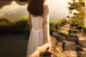 有时候，相见不如怀念，至少在怀念里他还是爱你的图片