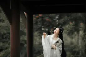 故事：孕妇去世，腹中胎儿却已足月，过路女子“挖出来能活”图片