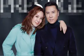 甄子丹拍照比娇妻高出半个头，被疑脚下垫增高板，两人姿势应互换图片