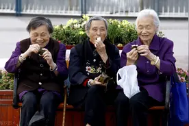 5位老人抱团养老仅3个月散伙，网友感慨：现实太残酷图片