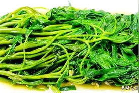 小炒空心菜如何才能爽口不发黑？大磊分享小技巧，脆嫩入味又营养图片