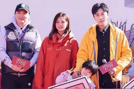 赵薇时隔六年再拍剧，搭档张东升秦昊，上演虎爸佛系妈图片