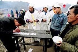 枣庄地区自古厚葬成风，带你了解一下传统的葬前丧仪图片