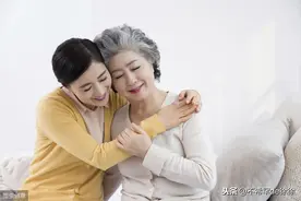 那个粘着儿媳妇使劲表演的婆婆到底怎么了？图片