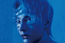 王一博《智族GQ Style》封面及内页，光影交集下，科幻感十足图片