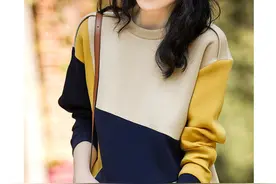 国庆出游少穿裙，慵懒风卫衣配休闲裤，时髦吸睛不止一点点图片