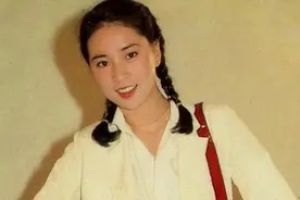 成龙的情史：一个和三个图片