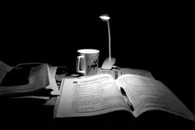 夜读：努力只能及格，拼命才能优秀图片