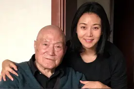 92岁高龄“索额图”身体康健，坏蛋专业户，一家五口都是电影人图片