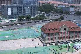 历时80分钟，济南百年修女楼平移到位！19秒延时看“地表最强搬家”图片