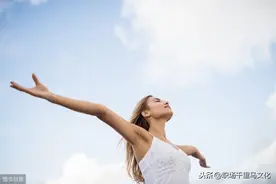 当你因失去而痛苦时，请记得这世上原本就没任何东西属于你图片