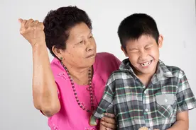 孩子身上这3个部位，真的很脆弱！家长再生气也不能打图片