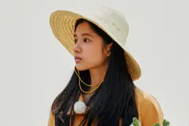 周迅放下身段力捧侄女出道，对方却被讽是最丑小龙女，尴尬了……图片