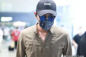街拍：秦昊穿衬衫配休闲裤搭运动鞋，尽显型男魅力图片