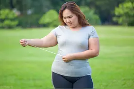 女生体重过百就是胖吗？一份体重参照表，看看你是胖子还是瘦子图片