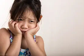 “妈妈，我怕有鬼”孩子胆小懦弱，聪明的父母这样做图片