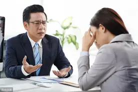 公司群里领导发通知，别傻傻回复“收到”，不懂这三个话术被敲打图片