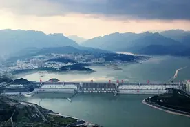 谣言：三峡大坝发生变形可能崩溃图片