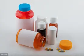 小说：发现妻子偷偷换我药品标签，晕死在饭桌上才知她真正目的图片
