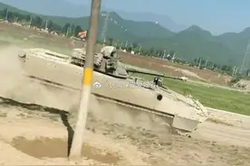 04B步战车露面，我国二代步战绝唱，正面能抗轻型反坦克导弹图片