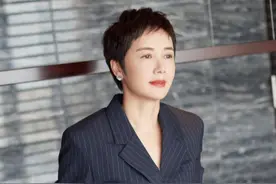 中年女人怎么穿？一件小西装就够了！让蒋雯丽来教你图片