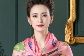 女人若善于“穿戴”夏季围巾，特别彰显时尚气质图片