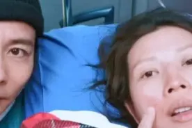 有种“整容”叫蔡少芬生娃，46岁生下儿子后，和丈夫如同两代人图片
