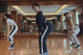 黄磊妻子孙莉跳舞，穿露腰装自信站C位，身段不输乘风破浪姐们儿图片