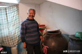 陕西53岁未婚男，入赘56岁大妈家，啥办法赢得儿女心图片