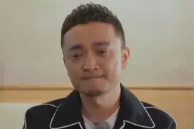 央视主持人罕见失态，朱迅李思思痛哭流涕，康辉尼格买提泣不成声图片