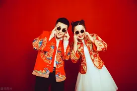 儿女婚姻：两亲家谈结婚条件，男女方该怎么出钱合适？图片