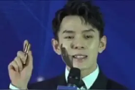 直男跟风李佳琦买口红，意外被骗后开始“骚操作”图片