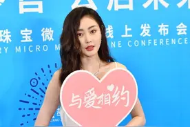 梨形身材并非无法挽救，张天爱将梨形身材穿出了高级性感图片