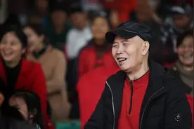李伯清“倒苦水”，歌星好做评书难讲，兴致高李贝贝也会整上几句图片