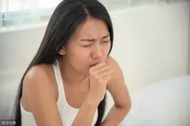 白天不咳，晚上睡觉的时候却咳个不停，这是什么原因？医生来解答图片