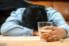 为何“借酒消愁愁更愁”，心情不好就喜欢喝酒？图片